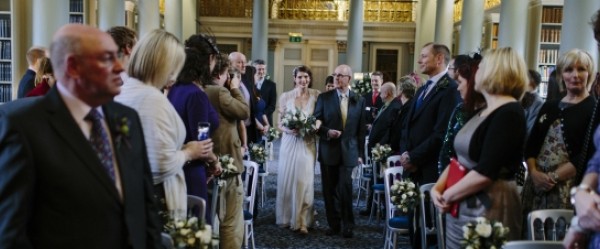 Unforgettably romantic New Year winter wedding at the Signet Library